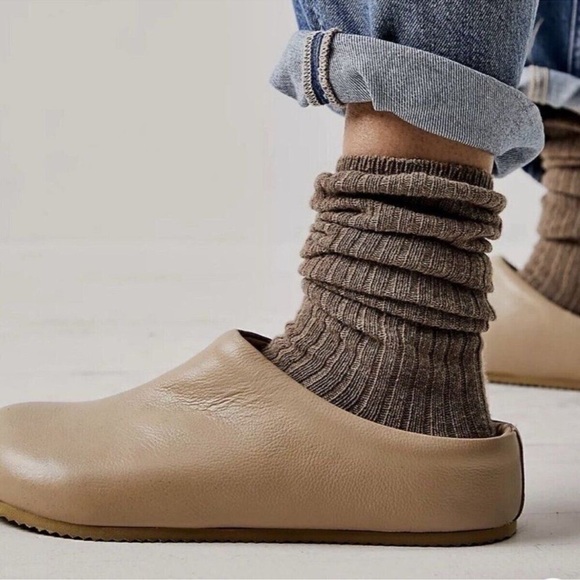 Free People Cambria Leather Footbed Clogs in Pearl Sand Sz 36/6 - Picture 3 of 11